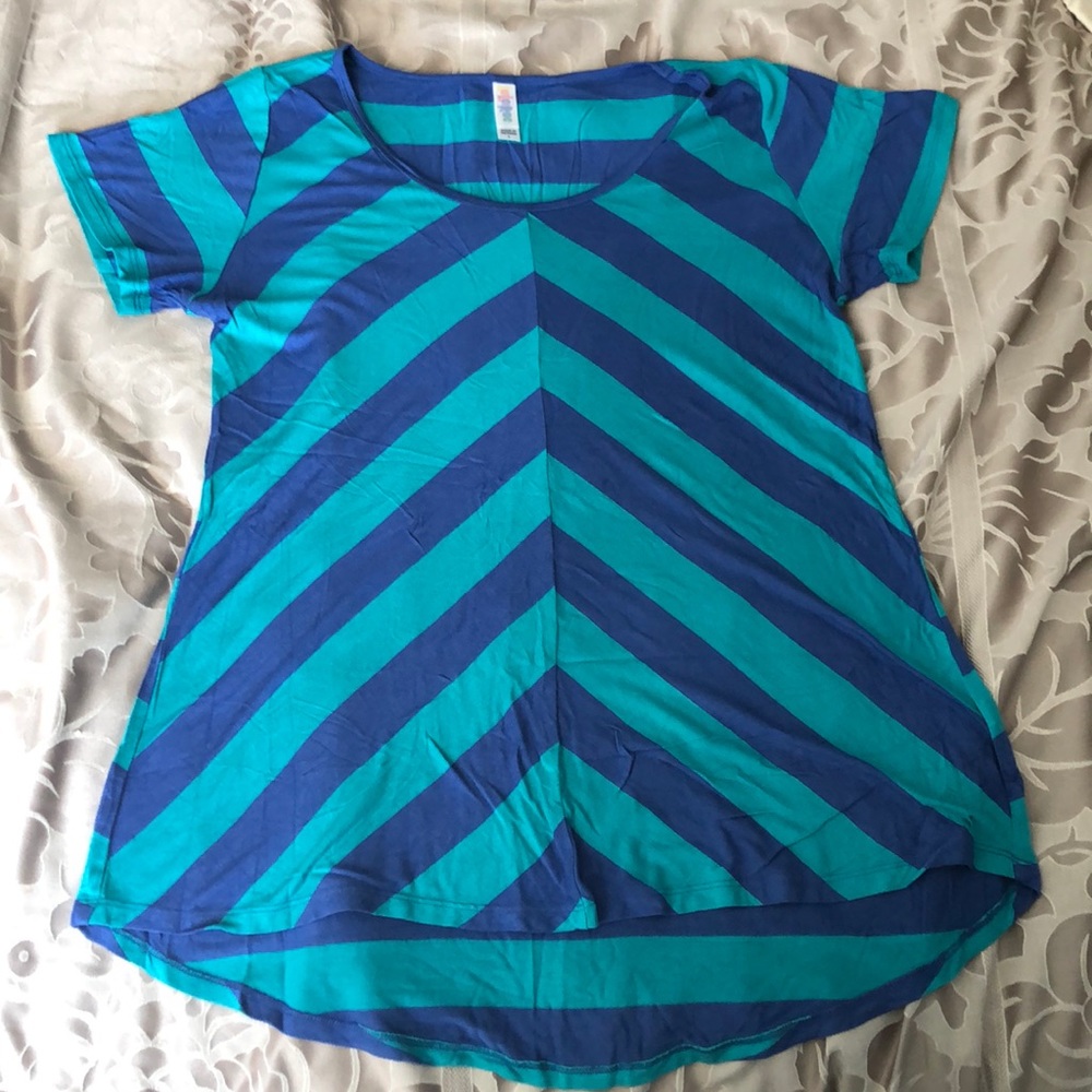 EUC LuLaRoe Classic Tee Size Small